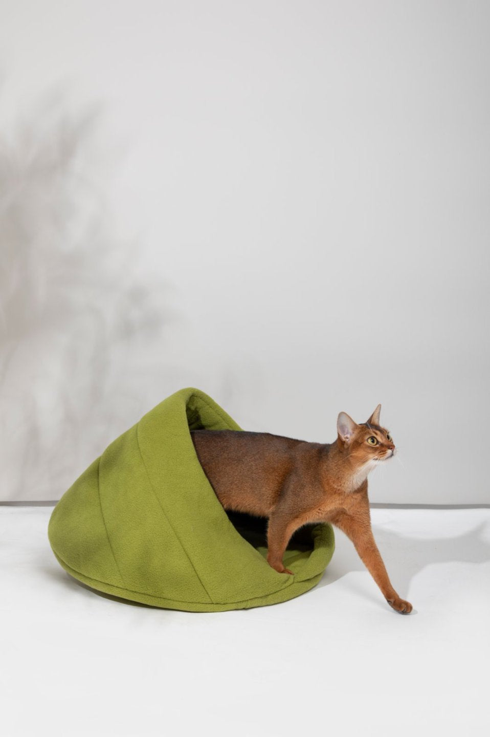 Fleece Semi-Enclosed Pet Bed | Momopets™ CozyDen Series