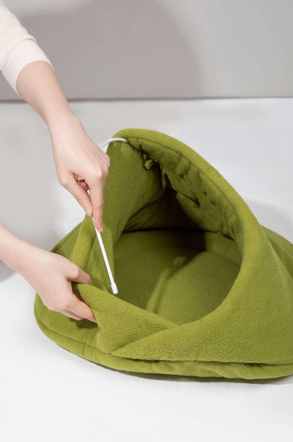 Fleece Semi-Enclosed Pet Bed | Momopets™ CozyDen Series